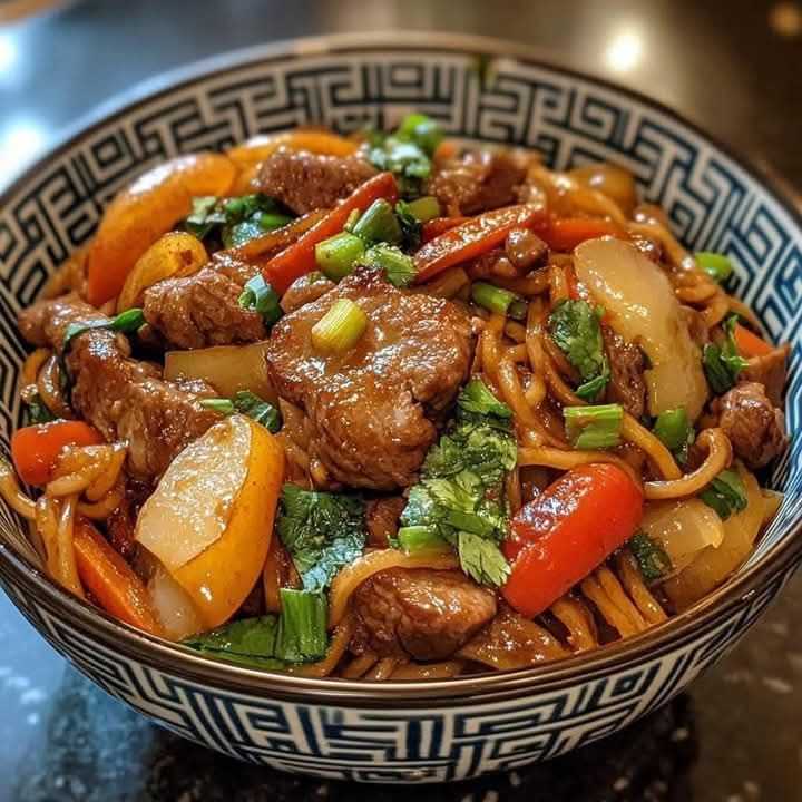 Chinese Stir-Fry Noodles with Beef and Vegetables