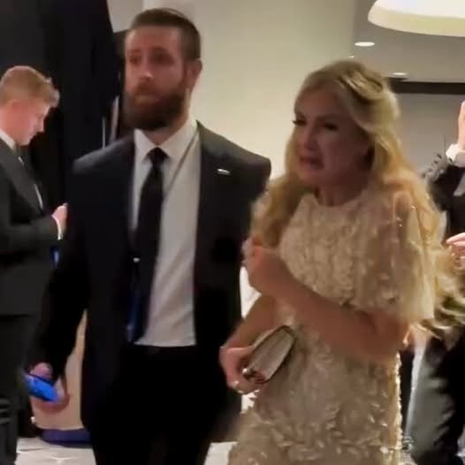 Erika Kirk Breaks Down in Tears at White House Correspondents Dinner — Her Emotional 4-Word Message Caught on Camera During Trump Evacuation Scare [VIDEO] – story-veterans.com